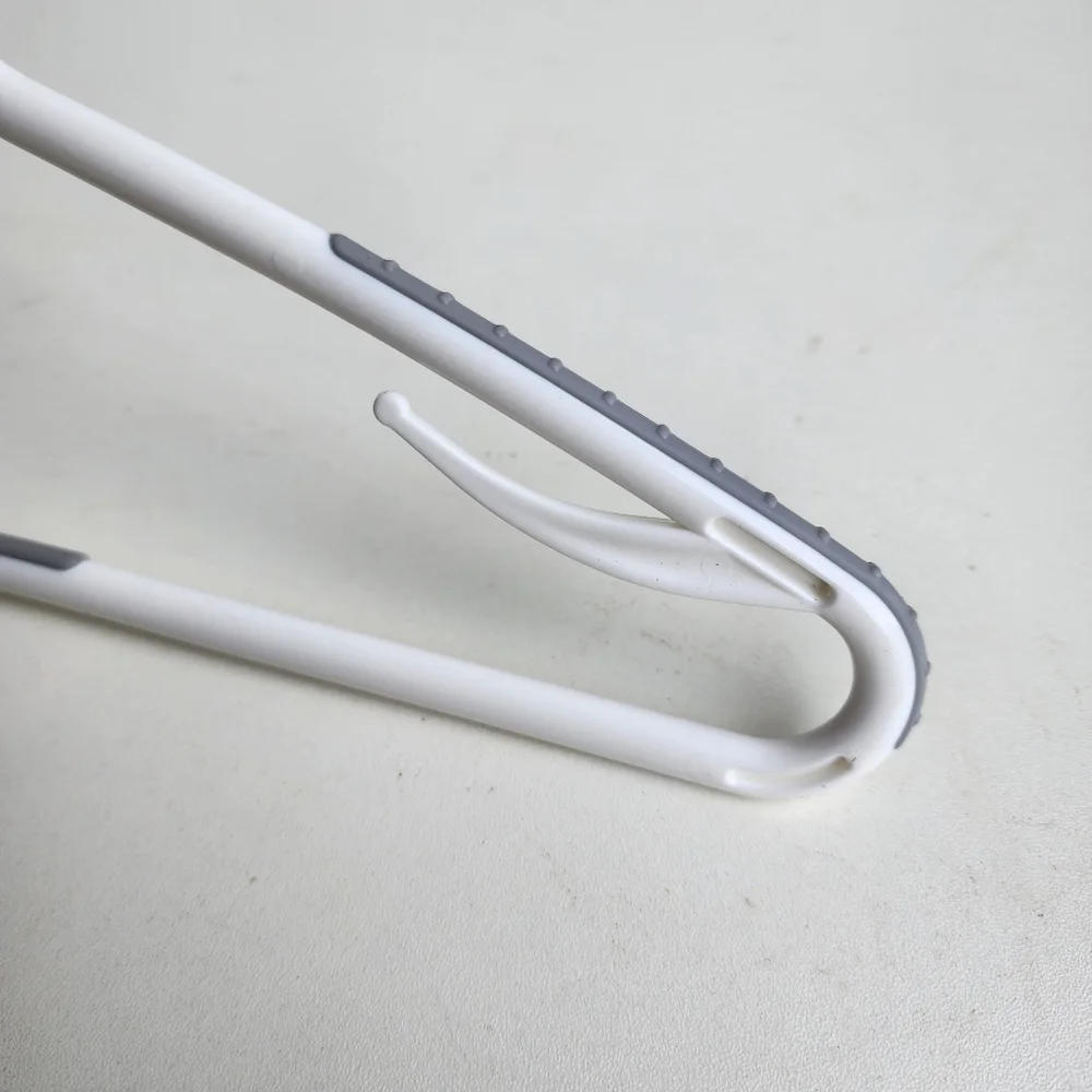 18 Pcs Slim Non Slip Hangers - Space Saving Hangers Clothes Lingerie Hooks White